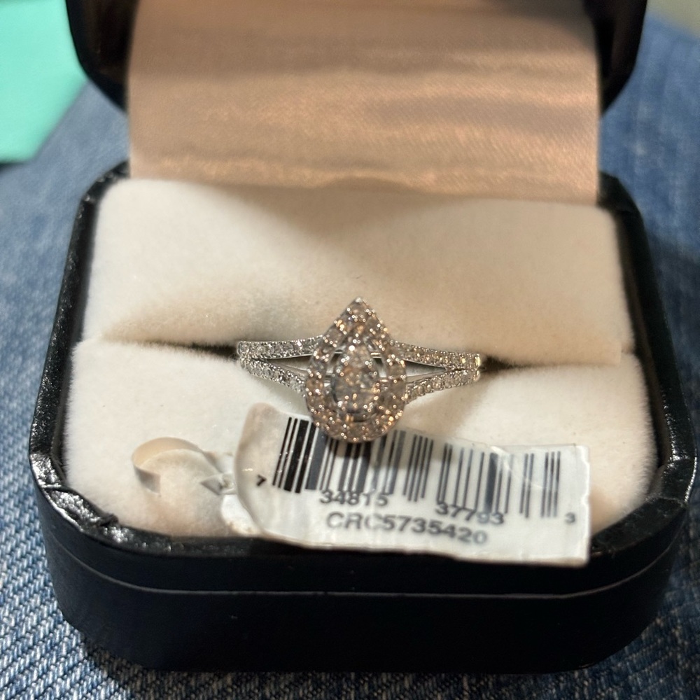 Natural halo diamond ring